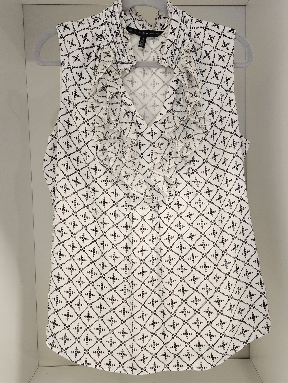 Jones New York White Sleeveless Ruffle V-Neck Tank with Black Diamond Print